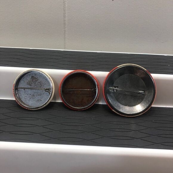 look for the Label Shop Canadian Canada Vintage Button Pin - Picture 4 of 4